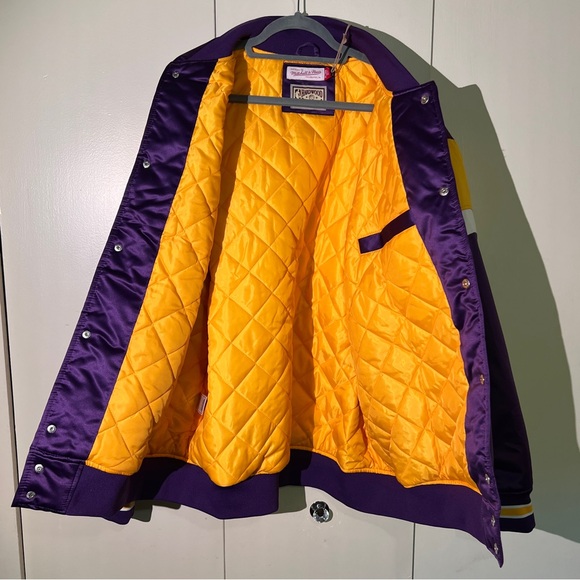 Iconic Purple and Gold Lakers Jacket - Heavyweight Satin - NWT - Size 2XL - Picture 11 of 14